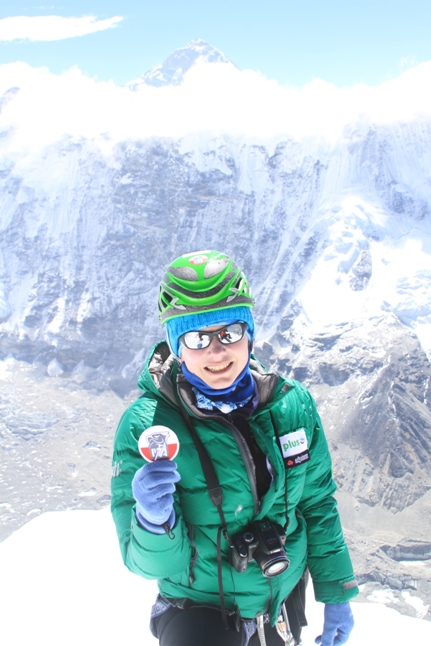 K. Baranowska, a w tle Everest