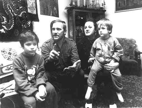 Jerzy Kukuczka z żoną i dziećmi