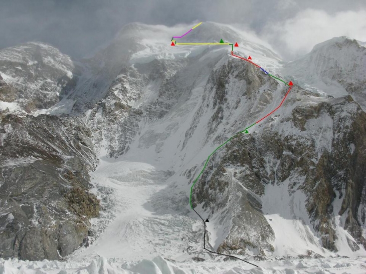 Broad Peak widziany od zach z okolic bazy pod K2. 