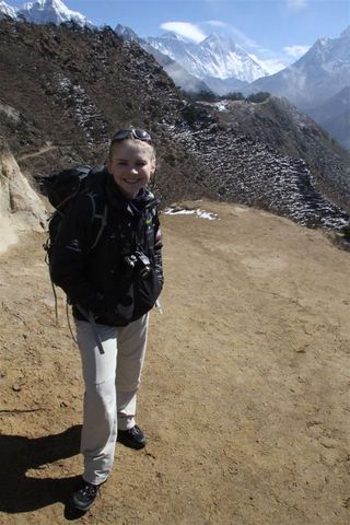 K. Baranowska na tle Mt. Everestu