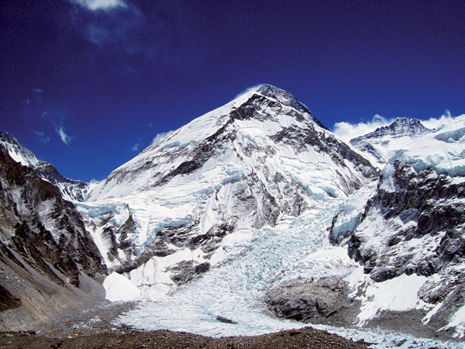 Everest z lodowca Khumbu. Fot. Agnieszka Kiela-Pałys.
